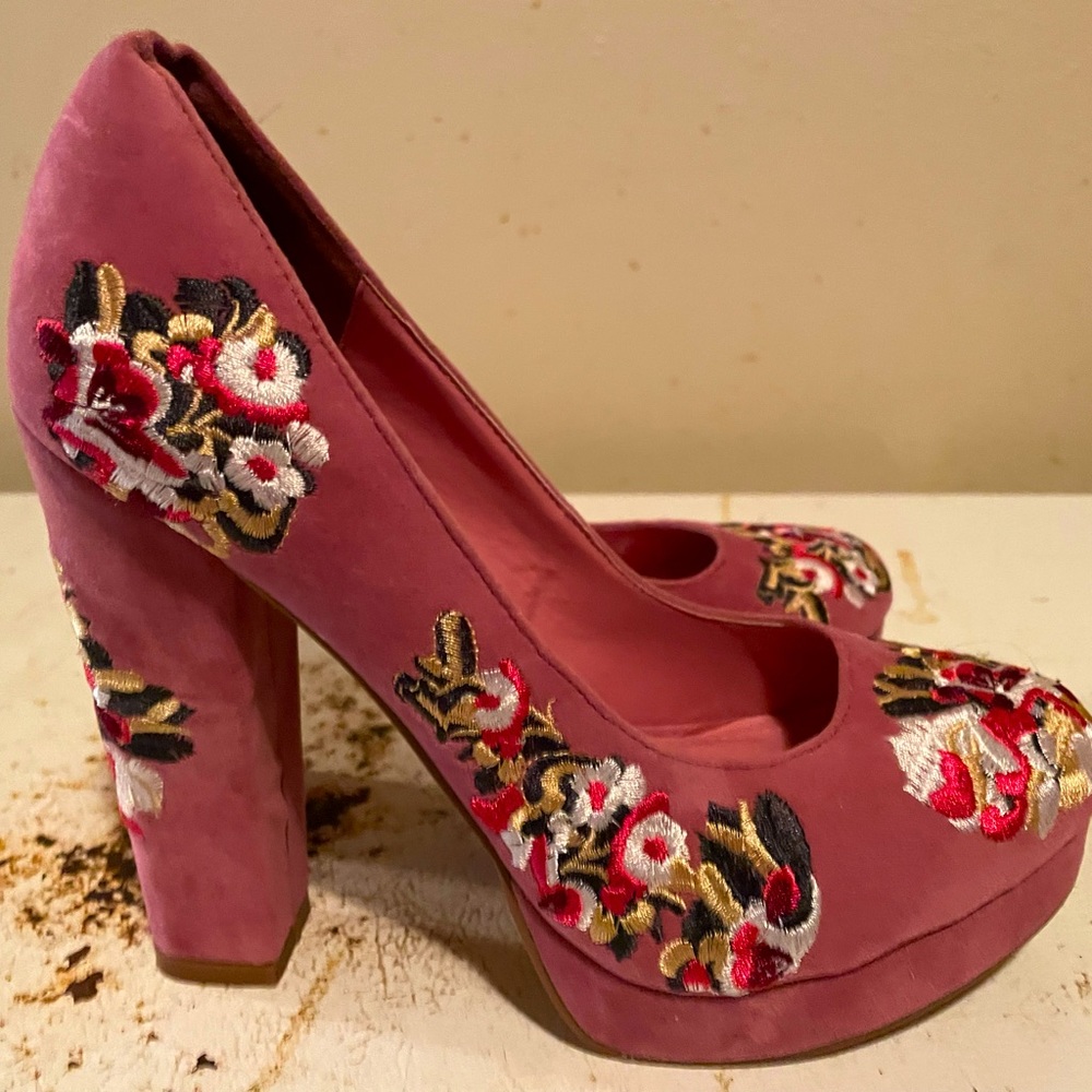 New Mauve platform pumps with embroidery detailing